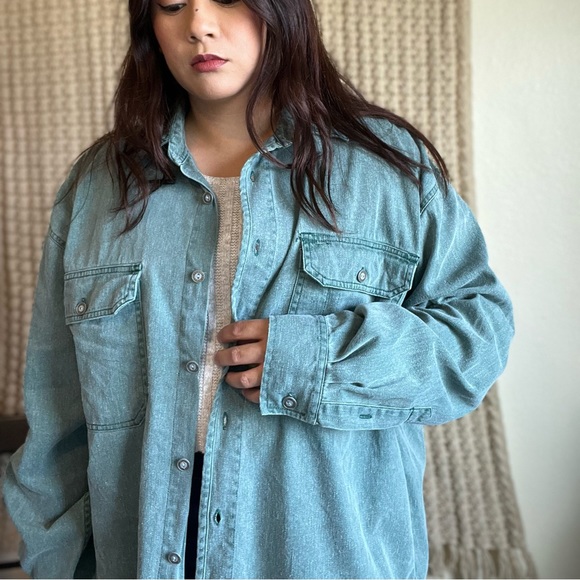 SOLD | Vtg Anchor Blue washed out faded teal color denim button down shirt - Picture 5 of 7
